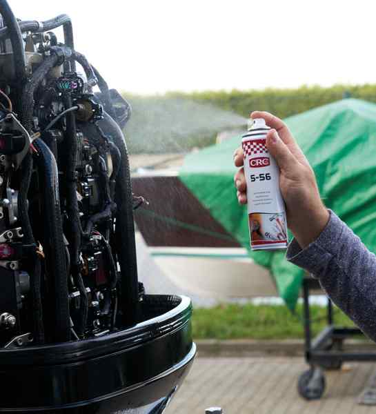 Limpieza y engrase de motores con el lubricante multiusos CRC 5-56